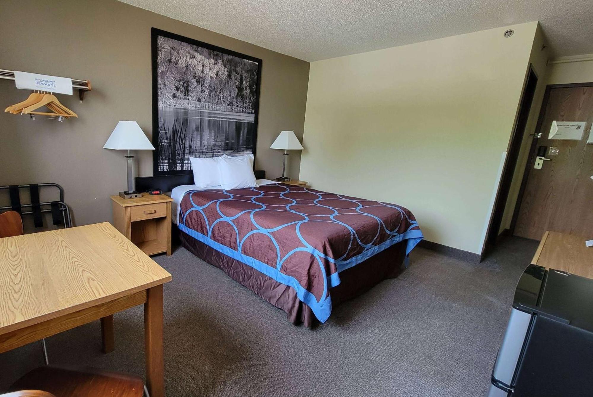 Super 8 By Wyndham Park Rapids Hotell Eksteriør bilde