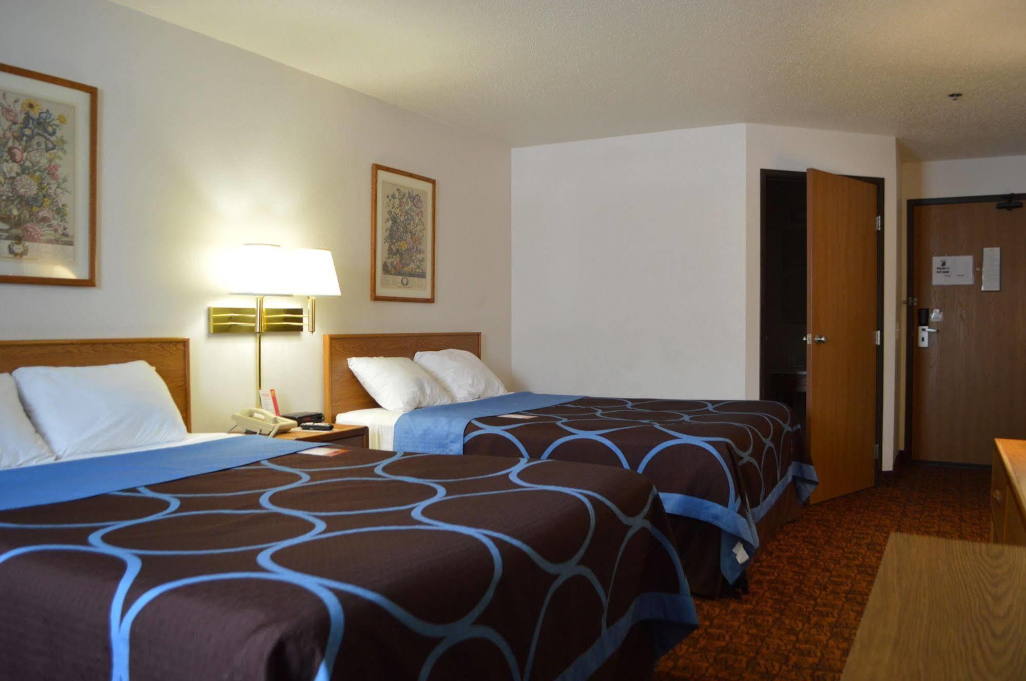 Super 8 By Wyndham Park Rapids Hotell Eksteriør bilde