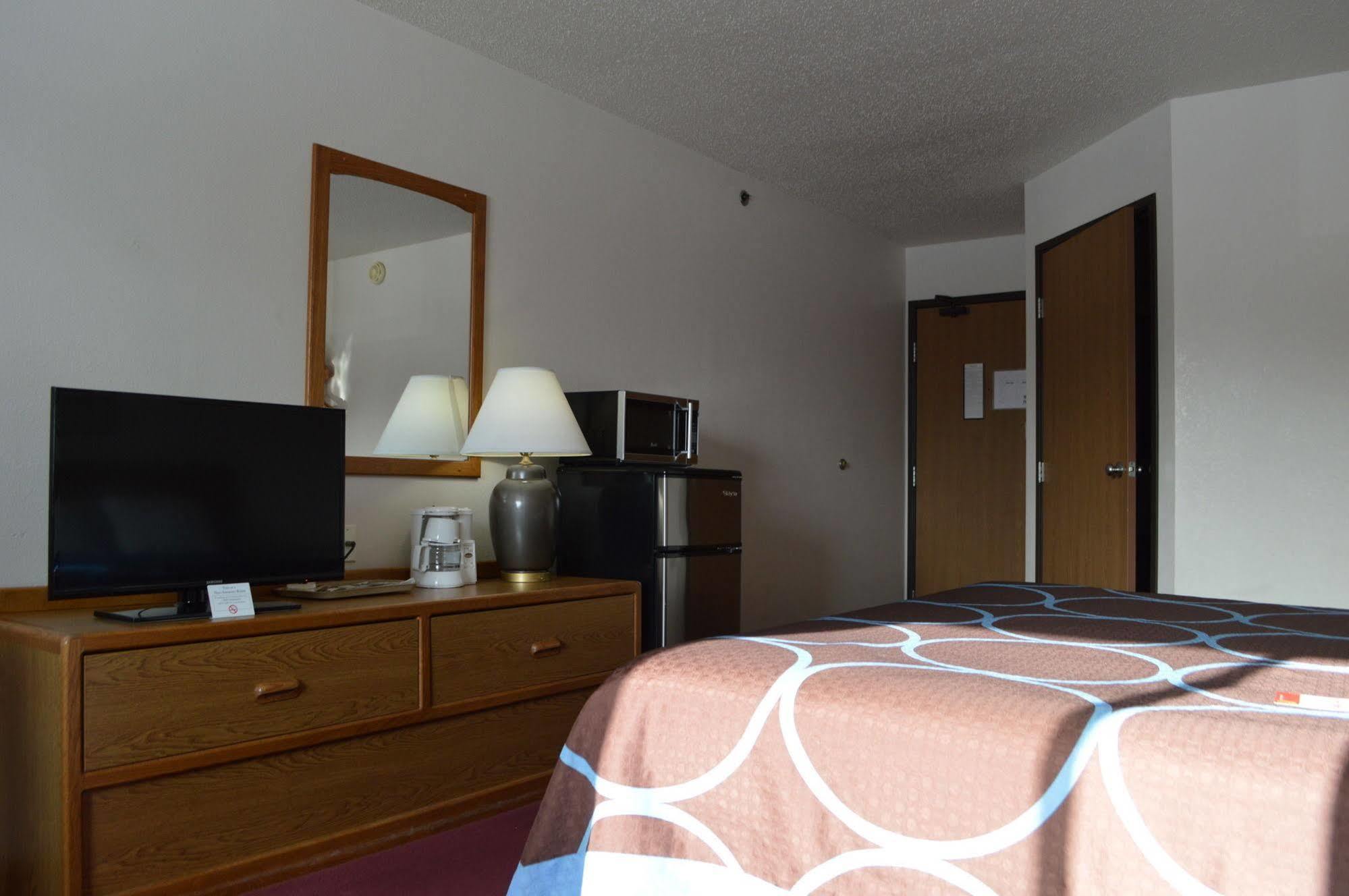 Super 8 By Wyndham Park Rapids Hotell Eksteriør bilde